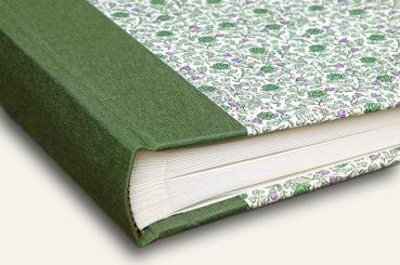 Large photo album with 60 pages for the bridal couple